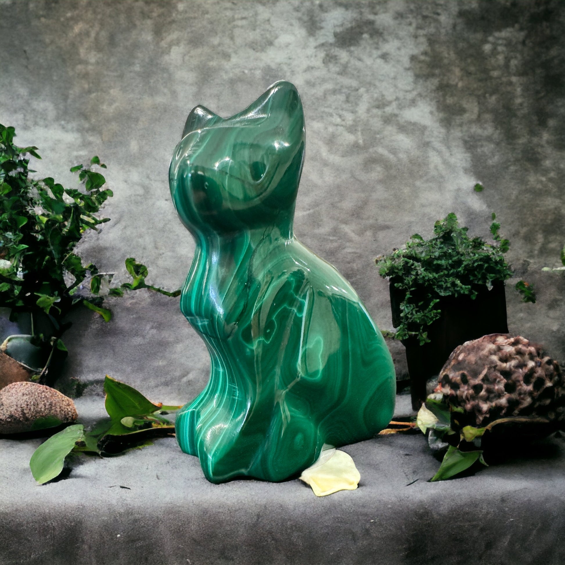 Malachite cat crystal carving