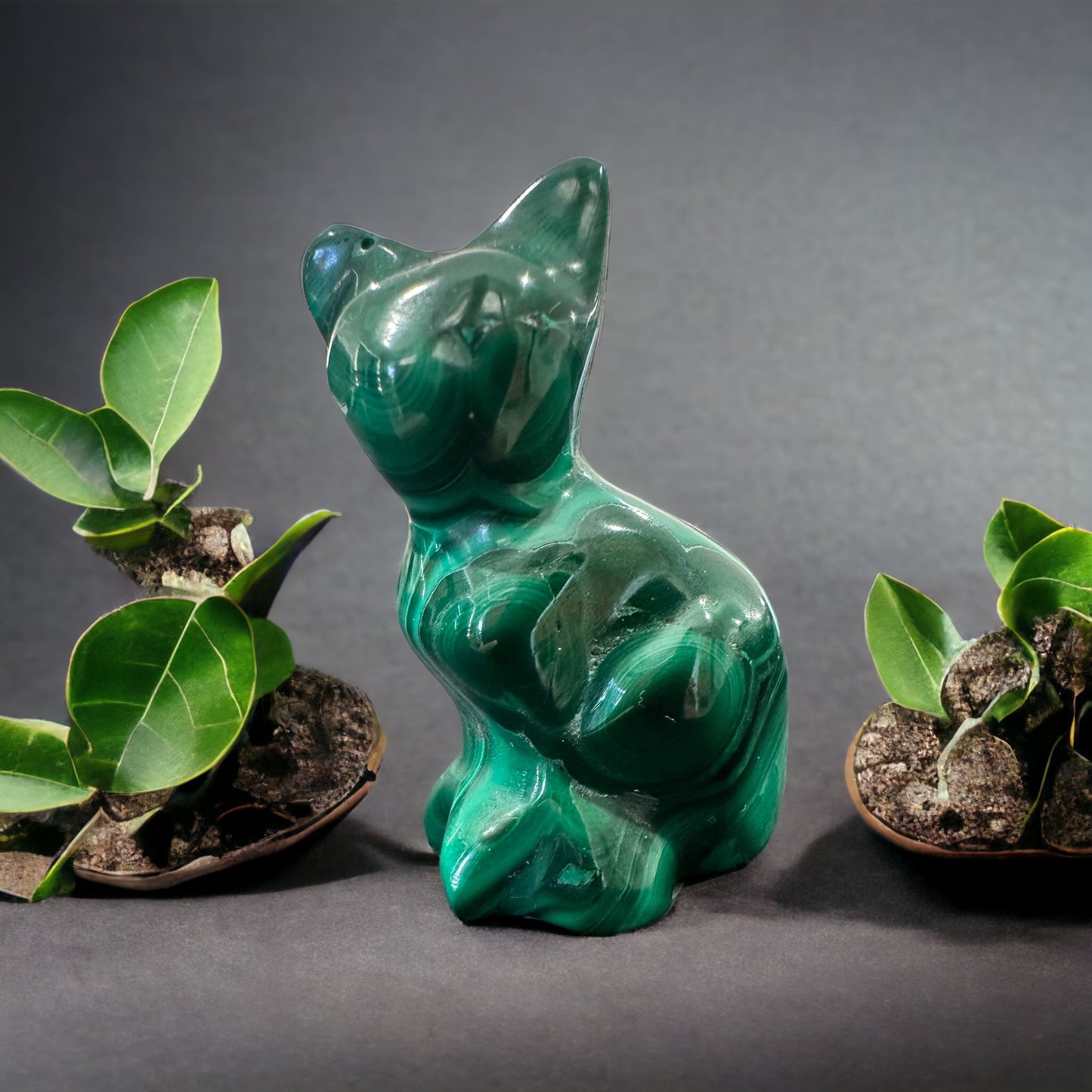 Malachite cat crystal carving