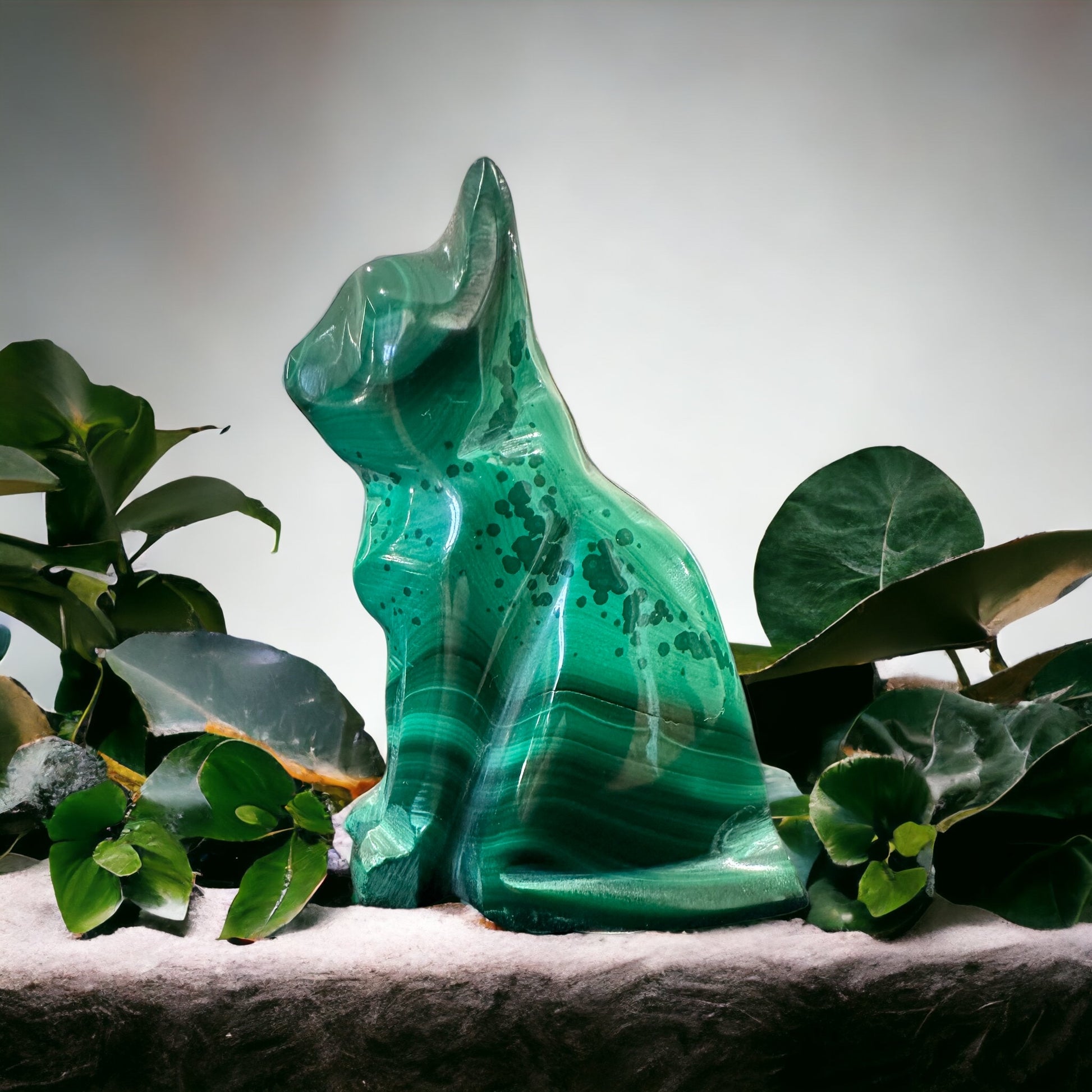 Malachite cat crystal carving