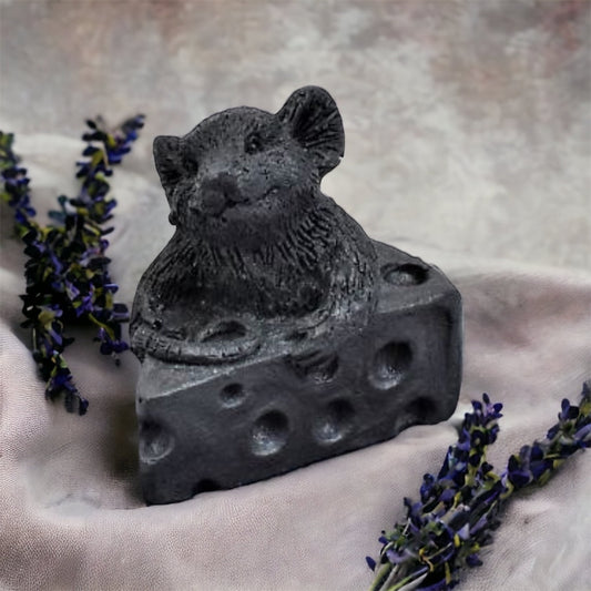 Shungite crystal mouse with cheese