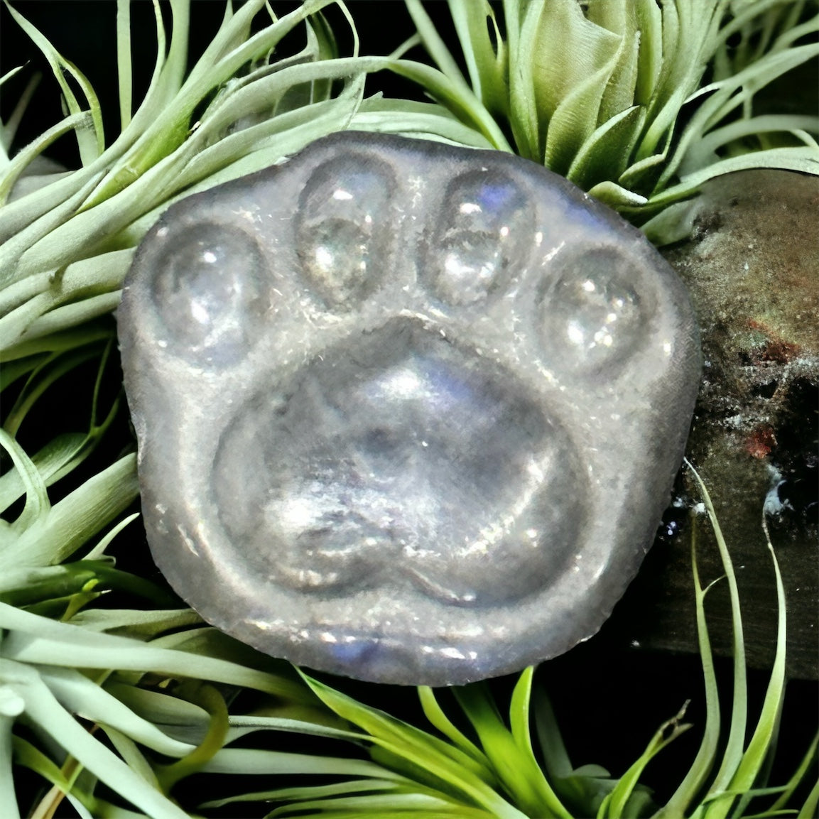 Crystal paw carving