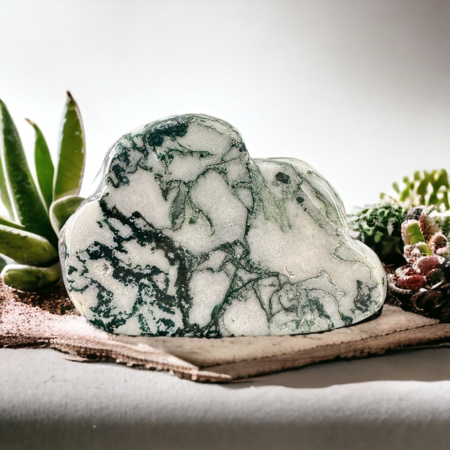 Crystal moss agate cloud carving